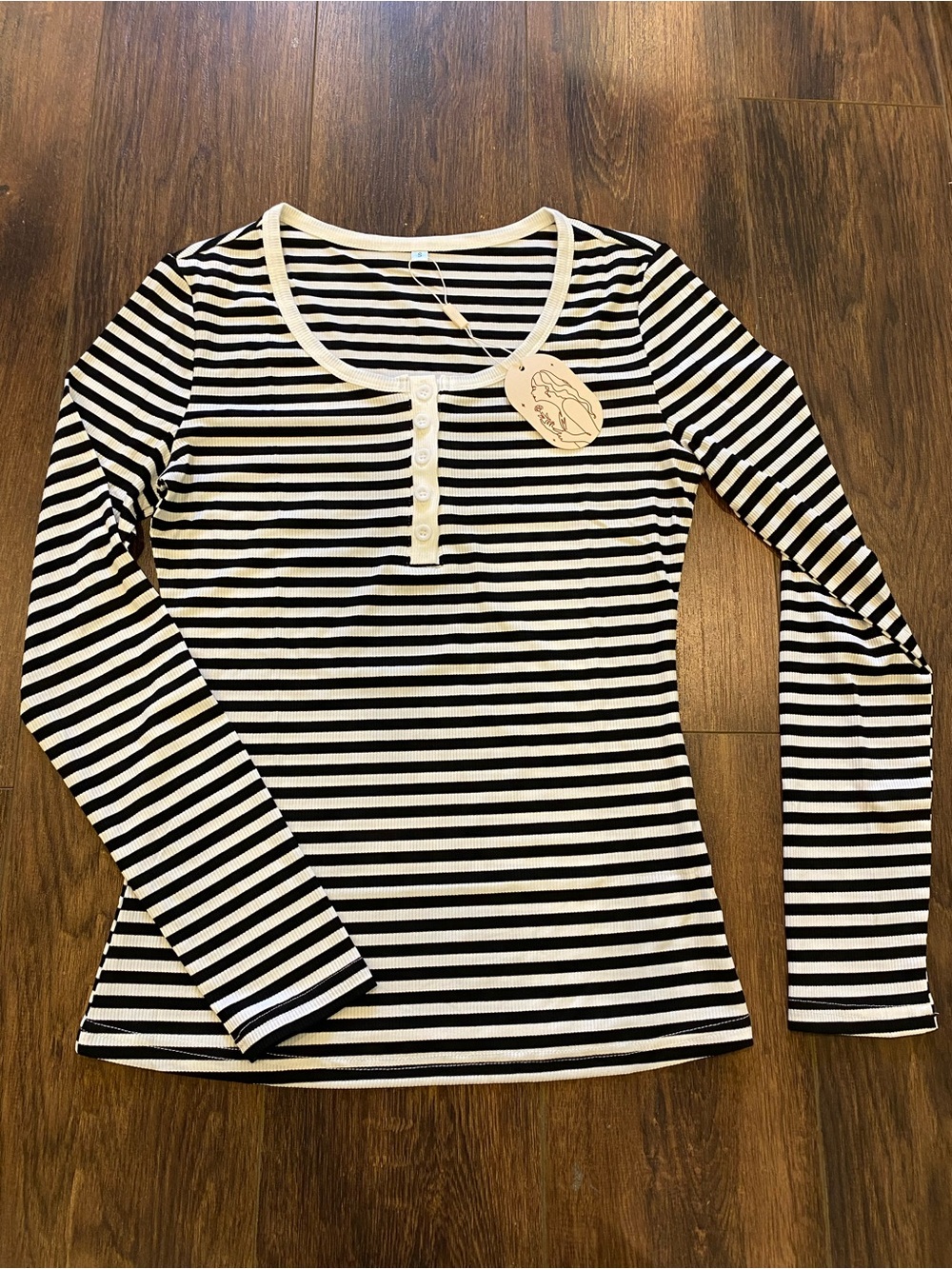 Ribbed striped long sleeve Henley viscose black and white